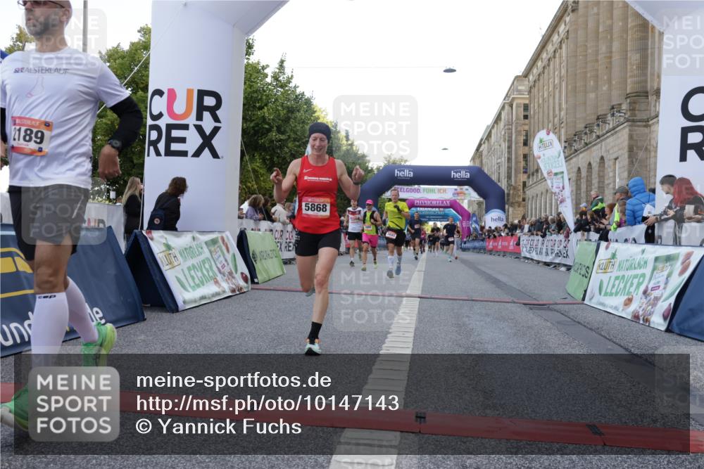 06.09.2026 - CURREX Alsterlauf Yannick Fuchs http://msf.ph/oto/10147143 06.09.2026 09:48:24 Ziel 2104, 2189, 2746, 2796, 3045, 3860, 3878, 3977, 4254, 4690, 4774, 5153, 5311, 5868, 6040, 6414 meine-sportfotos.de