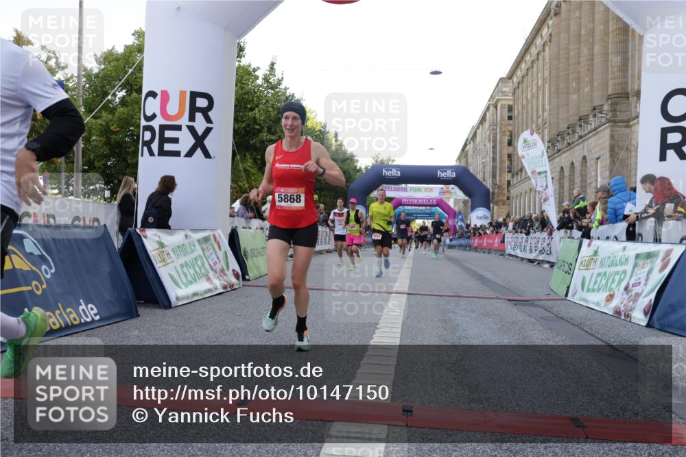 06.09.2026 - CURREX Alsterlauf Yannick Fuchs http://msf.ph/oto/10147150 06.09.2026 09:48:24 Ziel 2104, 2189, 2746, 2796, 3045, 3860, 3878, 3977, 4254, 4690, 4774, 5153, 5311, 5868, 6040, 6414 meine-sportfotos.de