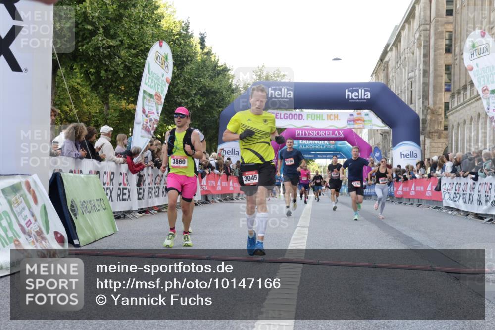 06.09.2026 - CURREX Alsterlauf Yannick Fuchs http://msf.ph/oto/10147166 06.09.2026 09:48:25 Ziel 2189, 2746, 2796, 3045, 3860, 3878, 3977, 4254, 4690, 4774, 5153, 5311, 5868, 6040 meine-sportfotos.de