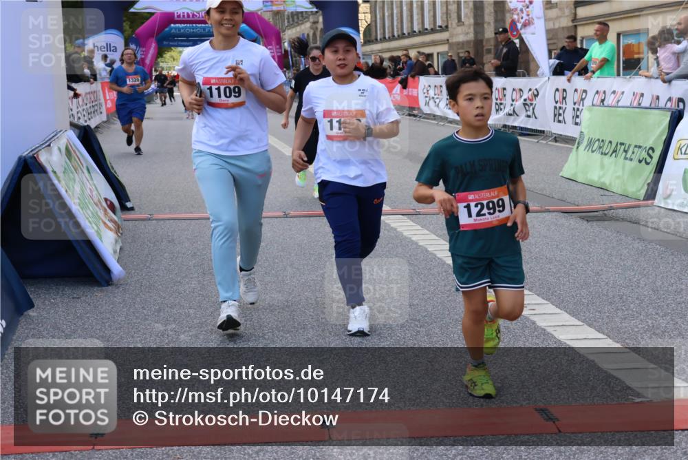 06.09.2026 - CURREX Alsterlauf Strokosch-Dieckow http://msf.ph/oto/10147174 06.09.2026 11:56:02 Ziel 1072, 1109, 1110, 1299, 1320, 1344, 8042, 8103, 8251, 8346 meine-sportfotos.de