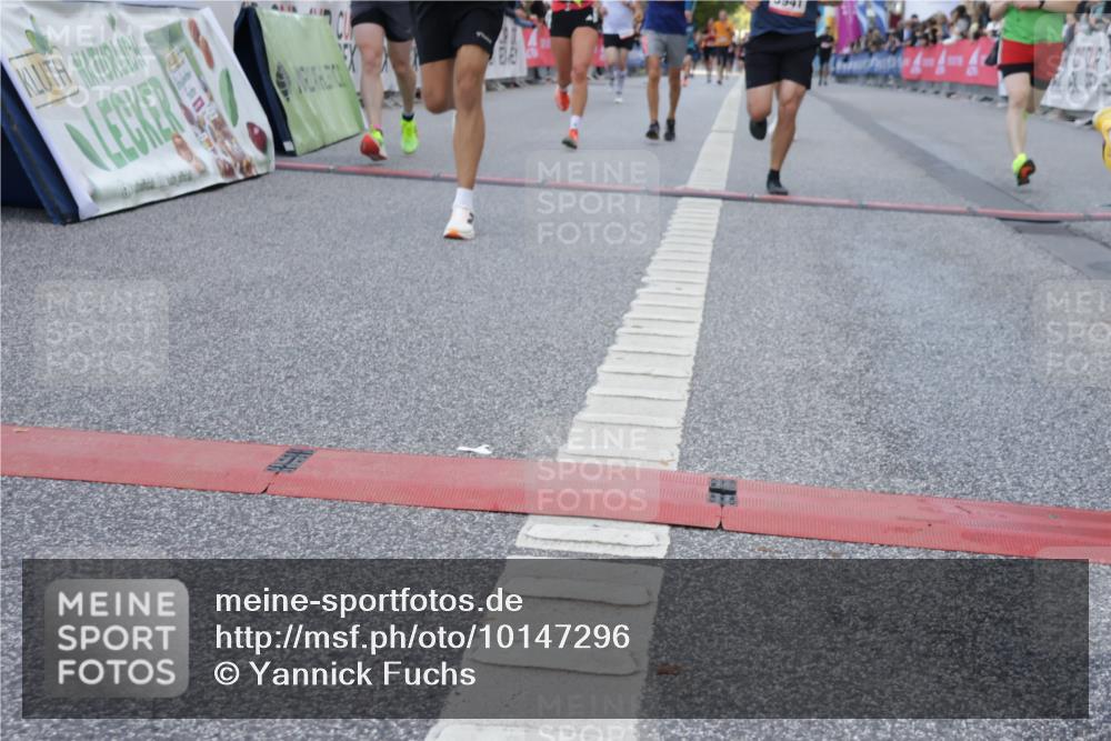 06.09.2026 - CURREX Alsterlauf Yannick Fuchs http://msf.ph/oto/10147296 06.09.2026 09:48:39 Ziel 2081, 2088, 2480, 3798, 3847, 4359, 4471, 4553, 4898, 5245, 5450, 5941, 6198, 6481, 8188, 8217, 8223 meine-sportfotos.de