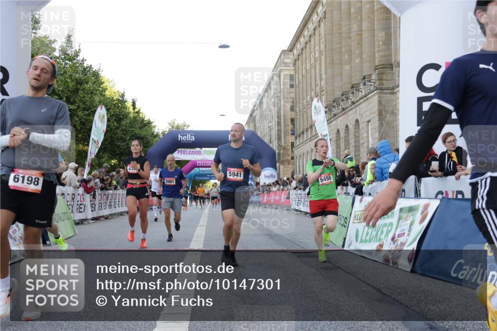 06.09.2026 - CURREX Alsterlauf Yannick Fuchs http://msf.ph/oto/10147301 06.09.2026 09:48:40 Ziel 2081, 2088, 2480, 3008, 3798, 3847, 4359, 4553, 4898, 5245, 5450, 5941, 6198, 6481, 8188, 8223 meine-sportfotos.de