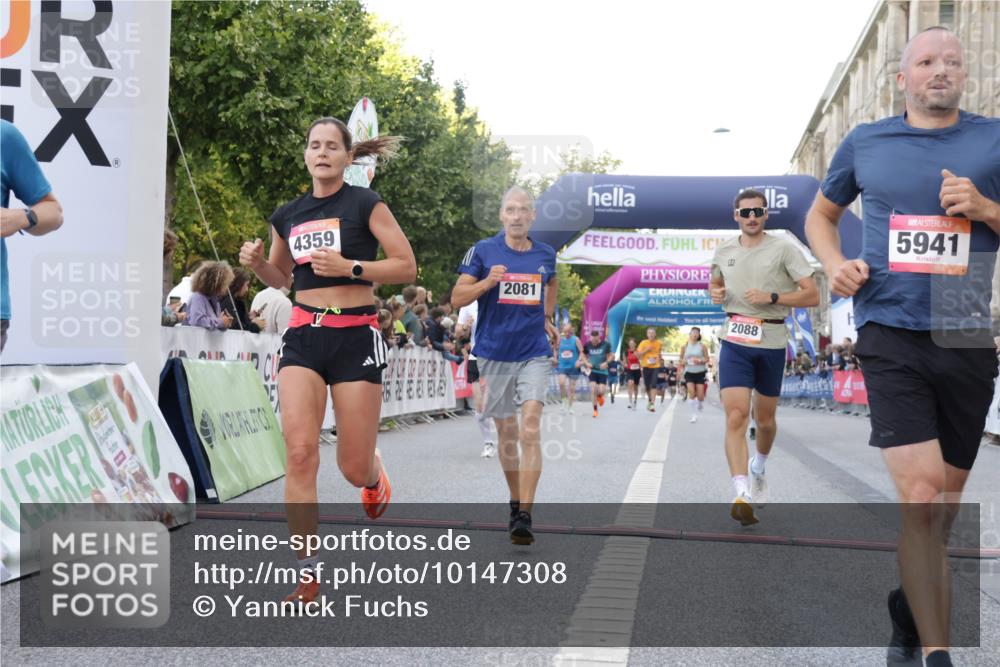06.09.2026 - CURREX Alsterlauf Yannick Fuchs http://msf.ph/oto/10147308 06.09.2026 09:48:41 Ziel 2081, 2088, 2480, 3008, 4359, 4553, 4898, 5245, 5450, 5941, 6198, 6481, 8188, 8223 meine-sportfotos.de