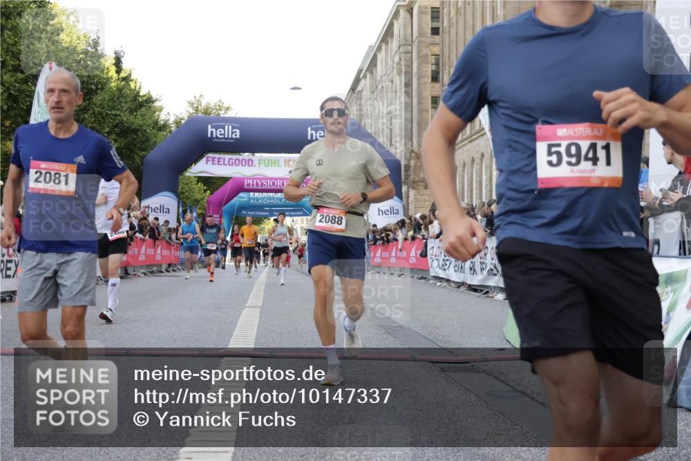 06.09.2026 - CURREX Alsterlauf Yannick Fuchs http://msf.ph/oto/10147337 06.09.2026 09:48:41 Ziel 2081, 2088, 2480, 3008, 4359, 4553, 4898, 5245, 5450, 5941, 6198, 6481, 8188, 8223 meine-sportfotos.de