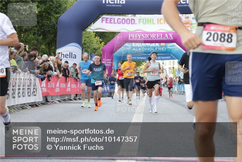 06.09.2026 - CURREX Alsterlauf Yannick Fuchs http://msf.ph/oto/10147357 06.09.2026 09:48:43 Ziel 2081, 2088, 2480, 3008, 4359, 5204, 5245, 5450, 5941, 6061, 6198, 6317, 6481, 8188, 8223 meine-sportfotos.de