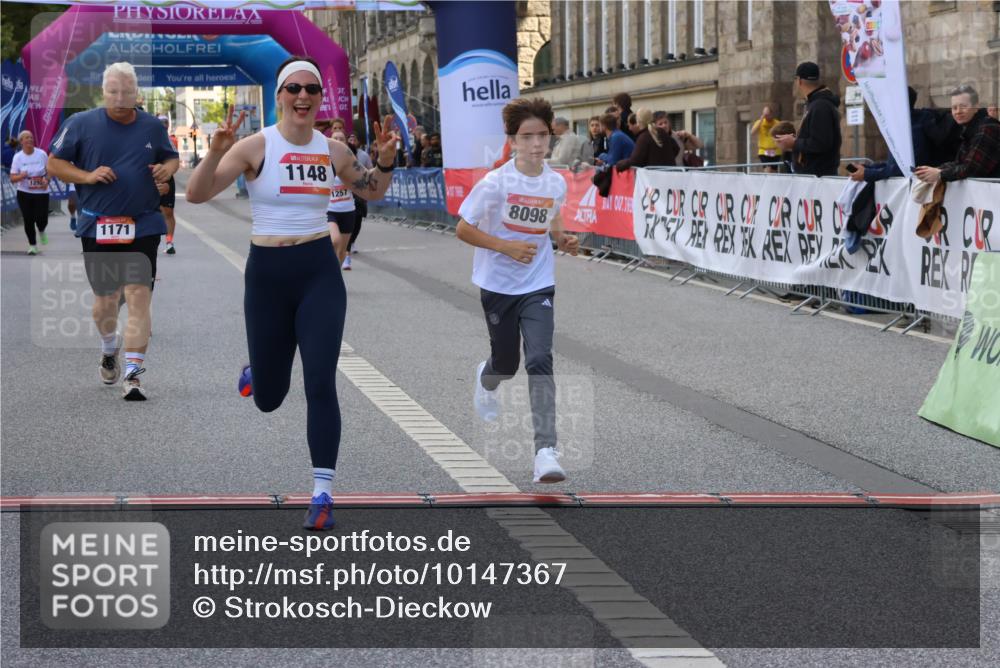 06.09.2026 - CURREX Alsterlauf Strokosch-Dieckow http://msf.ph/oto/10147367 06.09.2026 11:56:54 Ziel 1056, 1102, 1148, 1171, 1248, 1257, 1300, 1303, 1336, 6390, 8098, 8325 meine-sportfotos.de