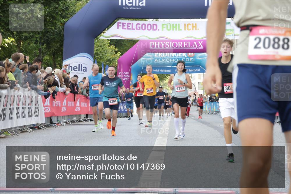 06.09.2026 - CURREX Alsterlauf Yannick Fuchs http://msf.ph/oto/10147369 06.09.2026 09:48:43 Ziel 2081, 2088, 2480, 3008, 4359, 5204, 5245, 5450, 5941, 6061, 6198, 6317, 6481, 8188, 8223 meine-sportfotos.de