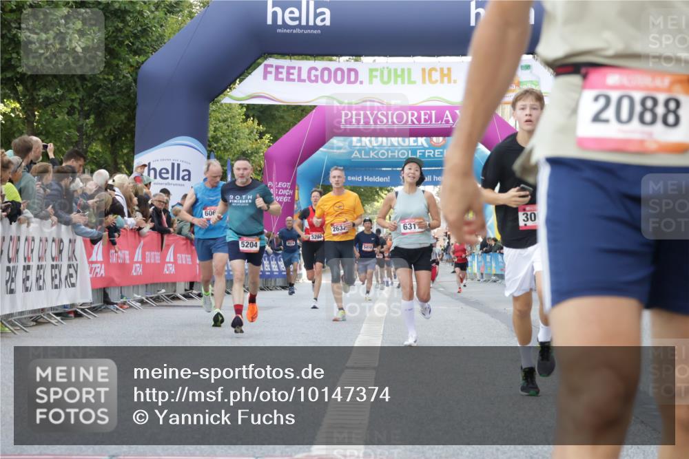 06.09.2026 - CURREX Alsterlauf Yannick Fuchs http://msf.ph/oto/10147374 06.09.2026 09:48:43 Ziel 2081, 2088, 2480, 3008, 4359, 5204, 5245, 5450, 5941, 6061, 6198, 6317, 6481, 8188, 8223 meine-sportfotos.de