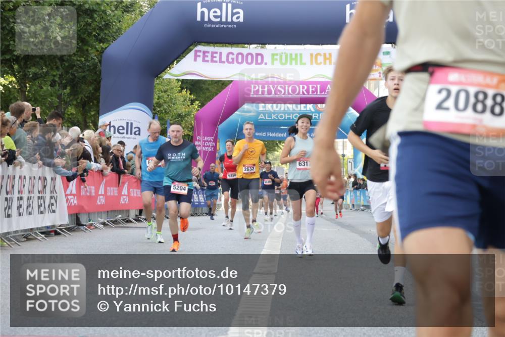 06.09.2026 - CURREX Alsterlauf Yannick Fuchs http://msf.ph/oto/10147379 06.09.2026 09:48:43 Ziel 2081, 2088, 2480, 3008, 4359, 5204, 5245, 5450, 5941, 6061, 6198, 6317, 6481, 8188, 8223 meine-sportfotos.de