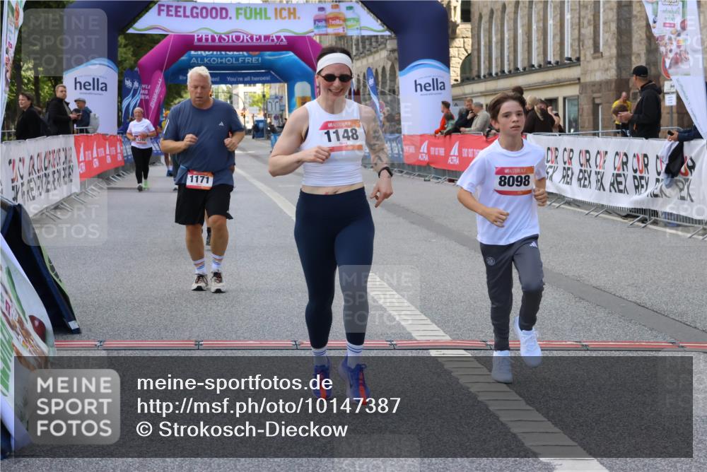 06.09.2026 - CURREX Alsterlauf Strokosch-Dieckow http://msf.ph/oto/10147387 06.09.2026 11:56:55 Ziel 1056, 1102, 1148, 1171, 1248, 1257, 1300, 1303, 1336, 6390, 8098, 8325 meine-sportfotos.de