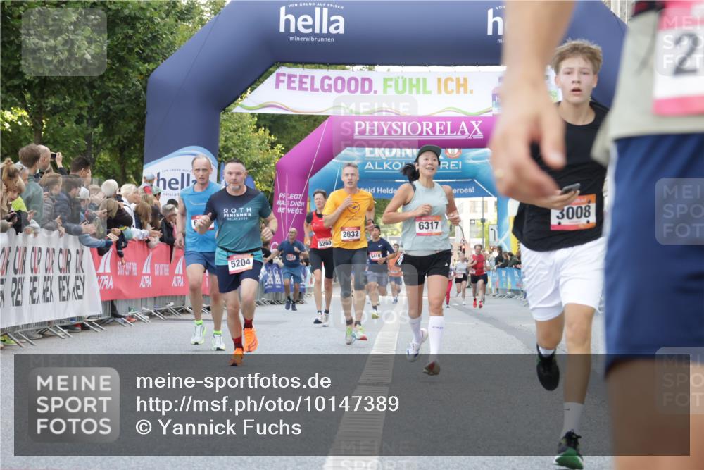 06.09.2026 - CURREX Alsterlauf Yannick Fuchs http://msf.ph/oto/10147389 06.09.2026 09:48:44 Ziel 2081, 2088, 2480, 2632, 3008, 4359, 5204, 5245, 5450, 5941, 6061, 6198, 6317, 8223 meine-sportfotos.de