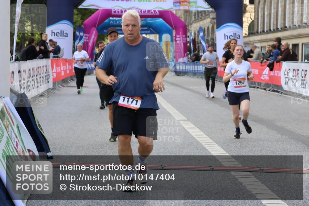 06.09.2026 - CURREX Alsterlauf Strokosch-Dieckow http://msf.ph/oto/10147404 06.09.2026 11:56:57 Ziel 1055, 1102, 1148, 1171, 1248, 1257, 1300, 8098, 8325, 8326 meine-sportfotos.de