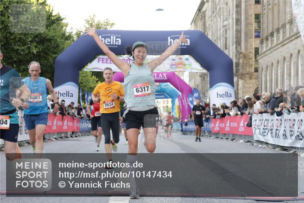 06.09.2026 - CURREX Alsterlauf Yannick Fuchs http://msf.ph/oto/10147434 06.09.2026 09:48:47 Ziel 2081, 2088, 2480, 2632, 3008, 4359, 5204, 5245, 5280, 5410, 5450, 6061, 6317 meine-sportfotos.de
