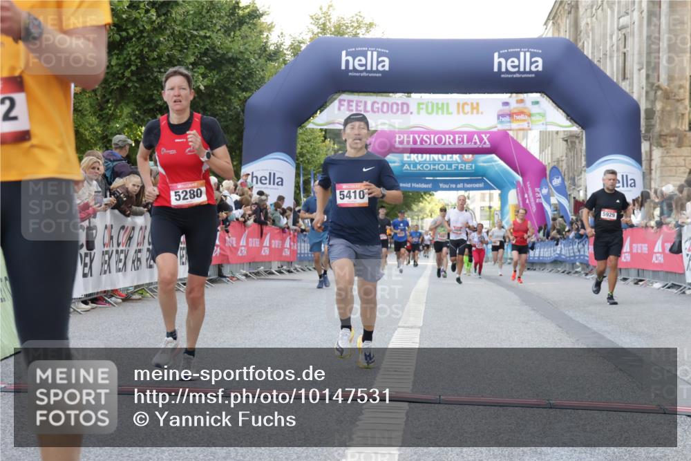 06.09.2026 - CURREX Alsterlauf Yannick Fuchs http://msf.ph/oto/10147531 06.09.2026 09:48:50 Ziel 2480, 2632, 3008, 5204, 5280, 5410, 6061, 6317 meine-sportfotos.de