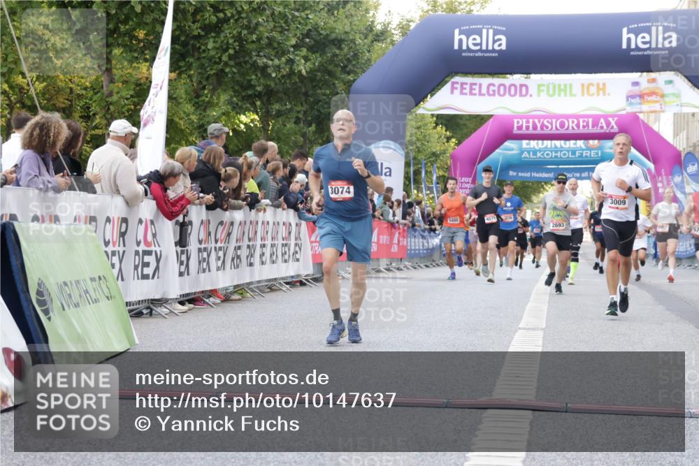 06.09.2026 - CURREX Alsterlauf Yannick Fuchs http://msf.ph/oto/10147637 06.09.2026 09:48:55 Ziel 2067, 2632, 2655, 2693, 3009, 3074, 5280, 5400, 5410, 5929, 5992, 6061, 6124, 6245 meine-sportfotos.de