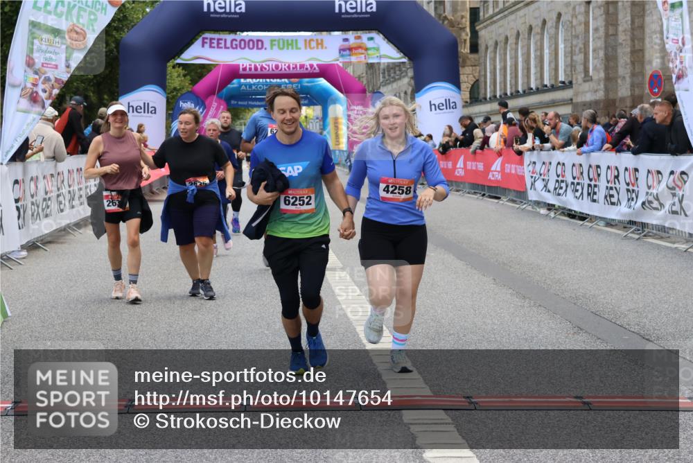06.09.2026 - CURREX Alsterlauf Strokosch-Dieckow http://msf.ph/oto/10147654 06.09.2026 10:25:48 Ziel 2075, 2635, 2636, 3297, 3774, 4258, 4794, 5409, 6202, 6252, 6325 meine-sportfotos.de