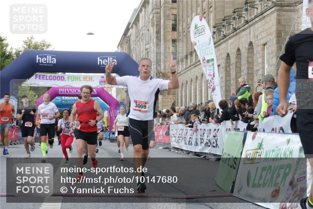 06.09.2026 - CURREX Alsterlauf Yannick Fuchs http://msf.ph/oto/10147680 06.09.2026 09:48:57 Ziel 2067, 2655, 2693, 3009, 3074, 4579, 4785, 5034, 5280, 5400, 5410, 5929, 5992, 6041, 6124, 6236, 6245 meine-sportfotos.de