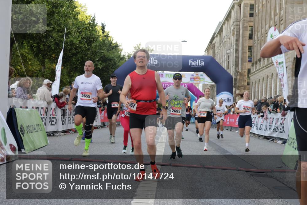 06.09.2026 - CURREX Alsterlauf Yannick Fuchs http://msf.ph/oto/10147724 06.09.2026 09:48:59 Ziel 2067, 2655, 2693, 3009, 3074, 3533, 4579, 4785, 5034, 5378, 5400, 5929, 5992, 6041, 6124, 6236, 6245 meine-sportfotos.de