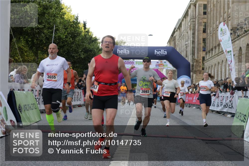 06.09.2026 - CURREX Alsterlauf Yannick Fuchs http://msf.ph/oto/10147735 06.09.2026 09:48:59 Ziel 2067, 2655, 2693, 3009, 3074, 3533, 4579, 4785, 5034, 5378, 5400, 5929, 5992, 6041, 6124, 6236, 6245 meine-sportfotos.de