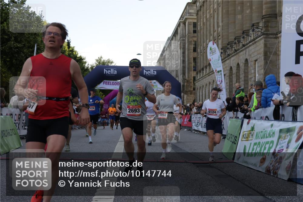 06.09.2026 - CURREX Alsterlauf Yannick Fuchs http://msf.ph/oto/10147744 06.09.2026 09:49:00 Ziel 2067, 2655, 2693, 3009, 3074, 3533, 4579, 4785, 5034, 5378, 5400, 5929, 5992, 6041, 6124, 6236, 6245 meine-sportfotos.de