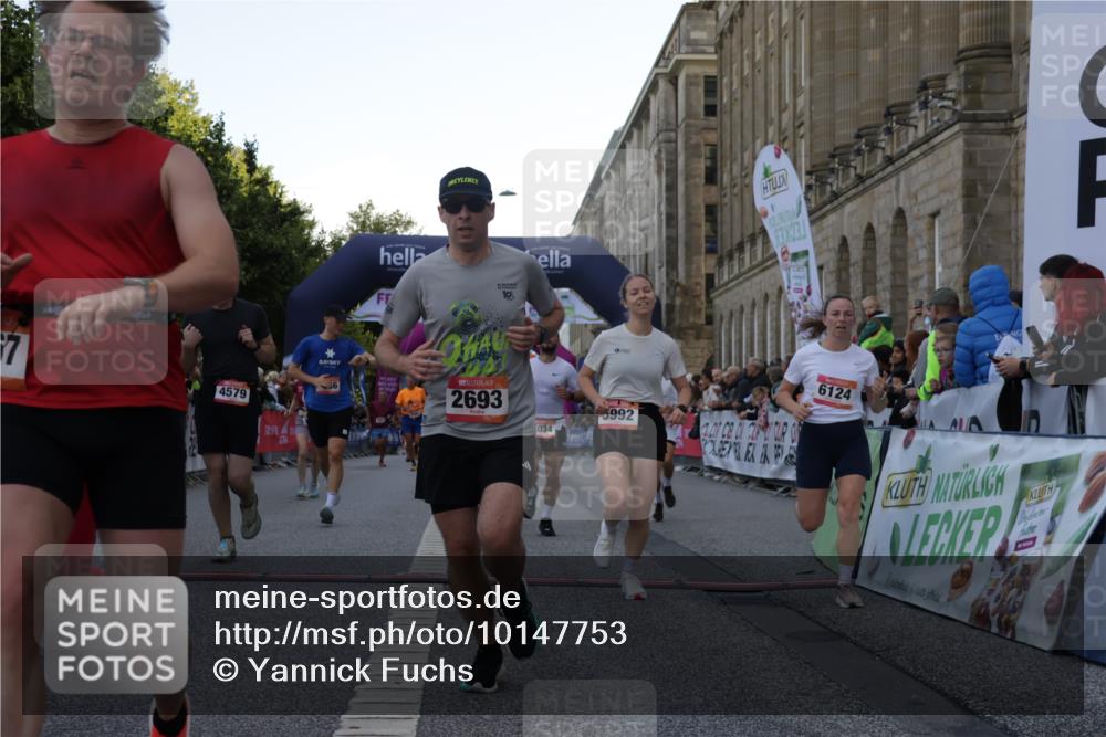 06.09.2026 - CURREX Alsterlauf Yannick Fuchs http://msf.ph/oto/10147753 06.09.2026 09:49:00 Ziel 2067, 2655, 2693, 3009, 3074, 3533, 4579, 4785, 5034, 5378, 5400, 5929, 5992, 6041, 6124, 6236, 6245 meine-sportfotos.de