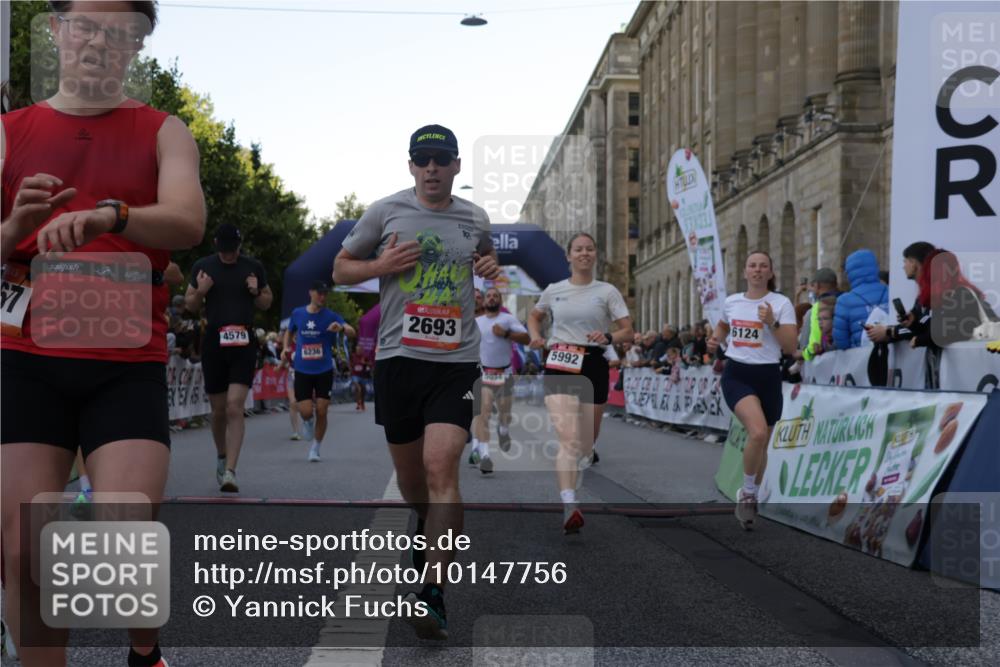 06.09.2026 - CURREX Alsterlauf Yannick Fuchs http://msf.ph/oto/10147756 06.09.2026 09:49:00 Ziel 2067, 2655, 2693, 3009, 3074, 3533, 4579, 4785, 5034, 5378, 5400, 5929, 5992, 6041, 6124, 6236, 6245 meine-sportfotos.de
