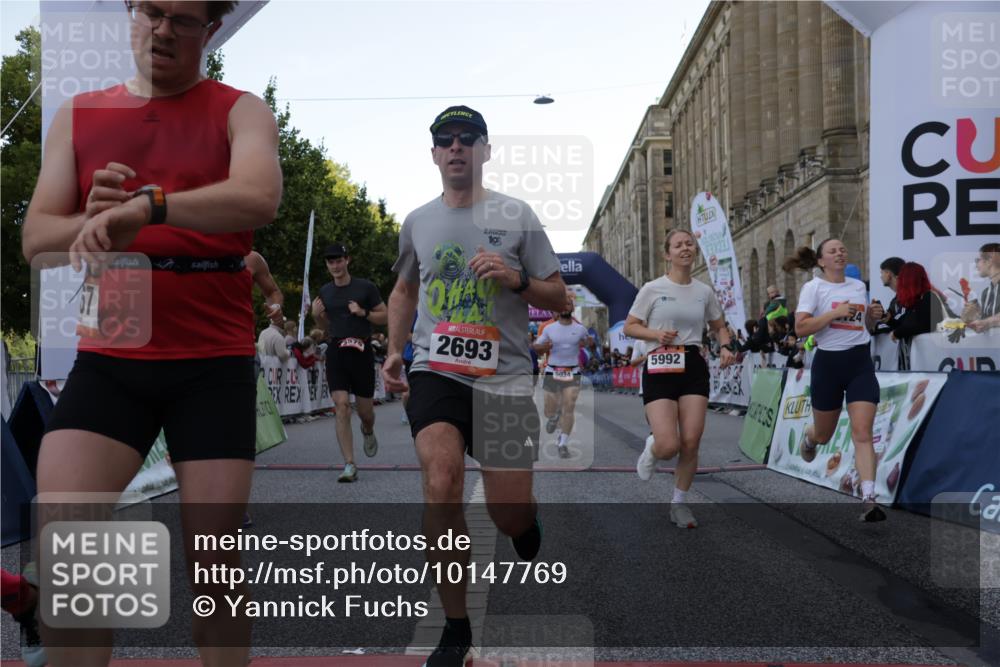 06.09.2026 - CURREX Alsterlauf Yannick Fuchs http://msf.ph/oto/10147769 06.09.2026 09:49:01 Ziel 2067, 2655, 2693, 3009, 3074, 3533, 4579, 4785, 5034, 5068, 5378, 5400, 5929, 5992, 6041, 6124, 6236, 6245, 8106 meine-sportfotos.de
