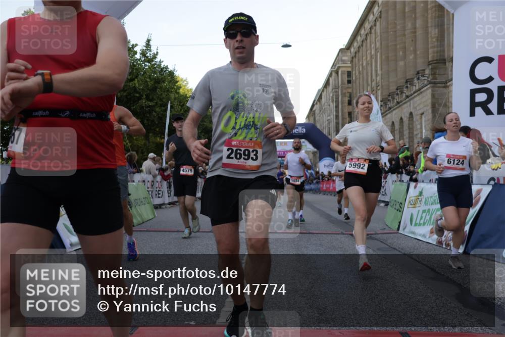 06.09.2026 - CURREX Alsterlauf Yannick Fuchs http://msf.ph/oto/10147774 06.09.2026 09:49:01 Ziel 2067, 2655, 2693, 3009, 3074, 3533, 4579, 4785, 5034, 5068, 5378, 5400, 5929, 5992, 6041, 6124, 6236, 6245, 8106 meine-sportfotos.de