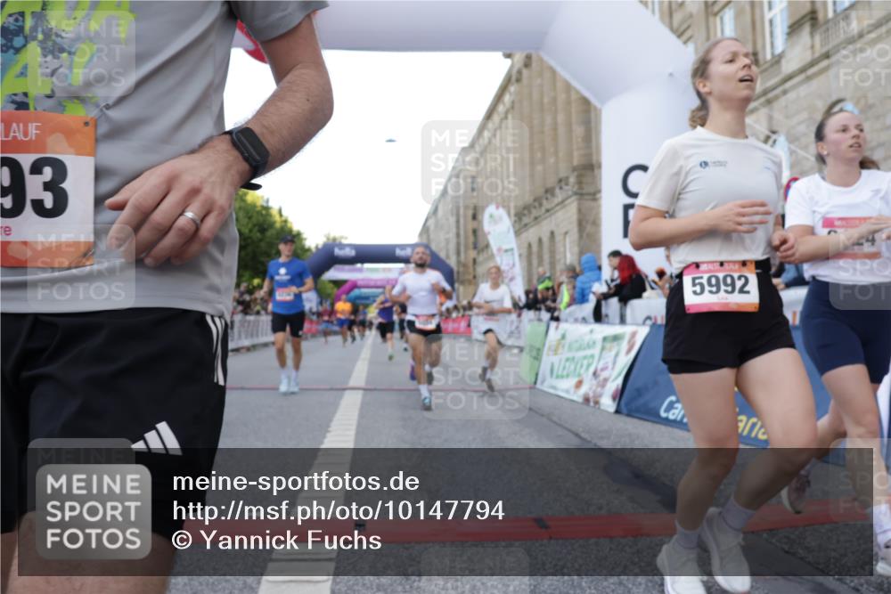 06.09.2026 - CURREX Alsterlauf Yannick Fuchs http://msf.ph/oto/10147794 06.09.2026 09:49:02 Ziel 2067, 2655, 2693, 3009, 3074, 3533, 3880, 4037, 4579, 4785, 5034, 5068, 5251, 5378, 5400, 5929, 5992, 6041, 6124, 6236, 6245, 8106 meine-sportfotos.de