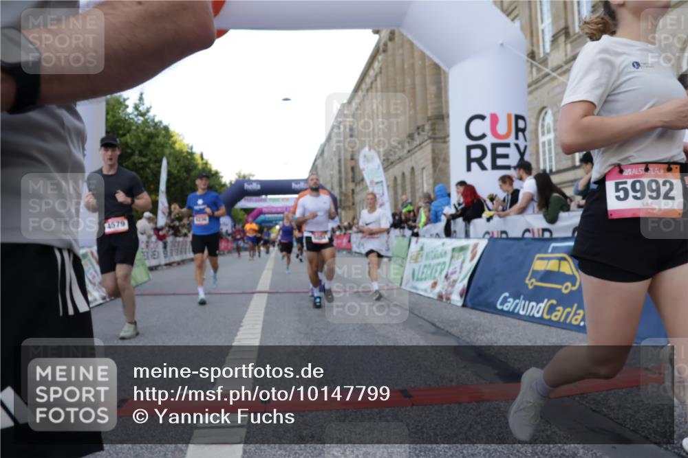 06.09.2026 - CURREX Alsterlauf Yannick Fuchs http://msf.ph/oto/10147799 06.09.2026 09:49:02 Ziel 2067, 2655, 2693, 3009, 3074, 3533, 3880, 4037, 4579, 4785, 5034, 5068, 5251, 5378, 5400, 5929, 5992, 6041, 6124, 6236, 6245, 8106 meine-sportfotos.de