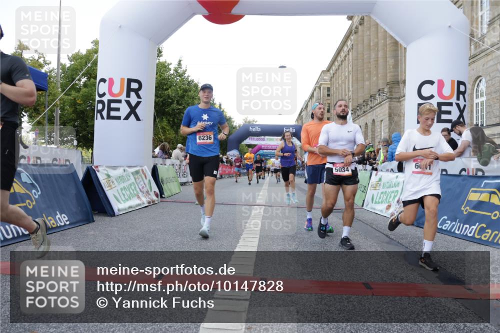 06.09.2026 - CURREX Alsterlauf Yannick Fuchs http://msf.ph/oto/10147828 06.09.2026 09:49:03 Ziel 2067, 2655, 2693, 3009, 3074, 3533, 3880, 4037, 4579, 4785, 5034, 5068, 5251, 5378, 5400, 5929, 5992, 6041, 6124, 6236, 6245, 8106 meine-sportfotos.de