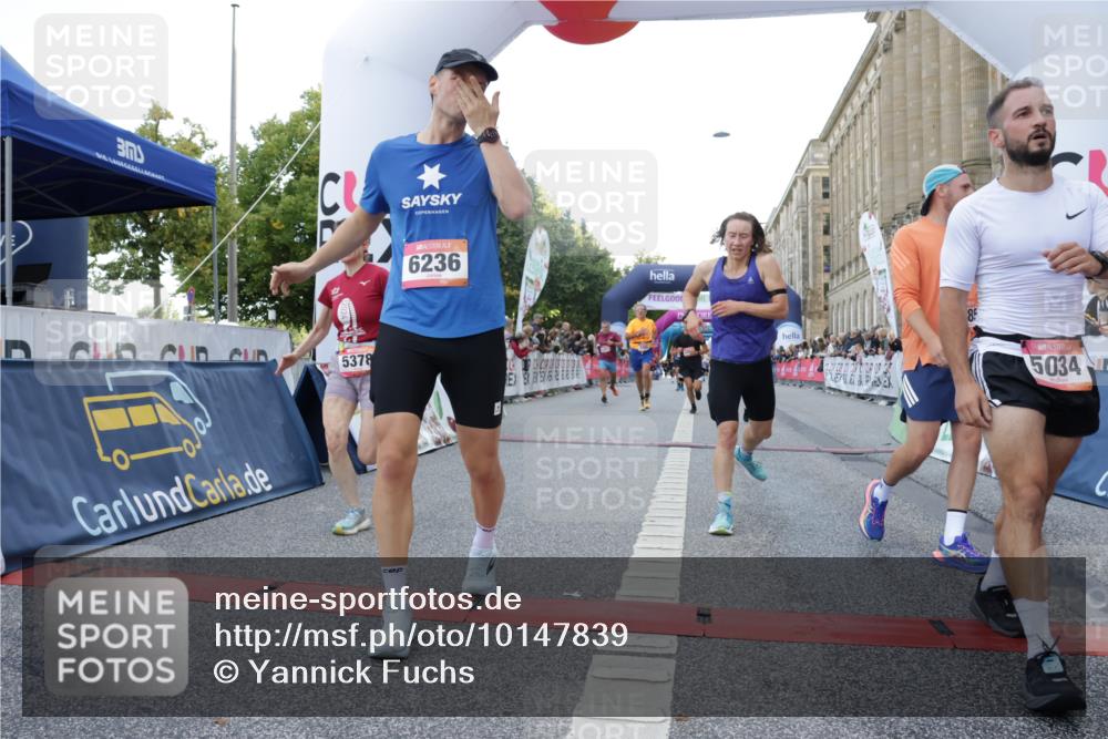 06.09.2026 - CURREX Alsterlauf Yannick Fuchs http://msf.ph/oto/10147839 06.09.2026 09:49:05 Ziel 2067, 2655, 2693, 3009, 3533, 3880, 4037, 4579, 4785, 5034, 5068, 5251, 5378, 5400, 5992, 6041, 6124, 6236, 6245, 6380, 8106 meine-sportfotos.de