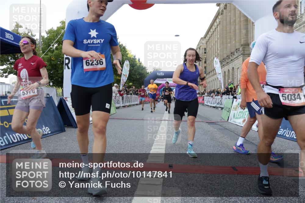 06.09.2026 - CURREX Alsterlauf Yannick Fuchs http://msf.ph/oto/10147841 06.09.2026 09:49:05 Ziel 2067, 2655, 2693, 3009, 3533, 3880, 4037, 4579, 4785, 5034, 5068, 5251, 5378, 5400, 5992, 6041, 6124, 6236, 6245, 6380, 8106 meine-sportfotos.de