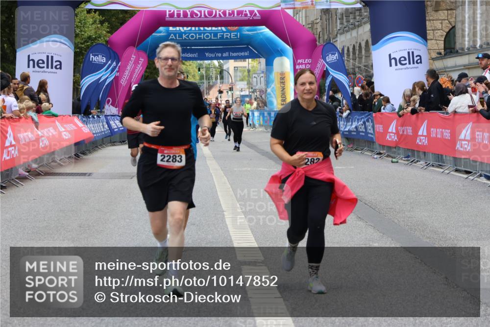 06.09.2026 - CURREX Alsterlauf Strokosch-Dieckow http://msf.ph/oto/10147852 06.09.2026 10:26:32 Ziel 2282, 2283, 3653, 3784, 4168 meine-sportfotos.de