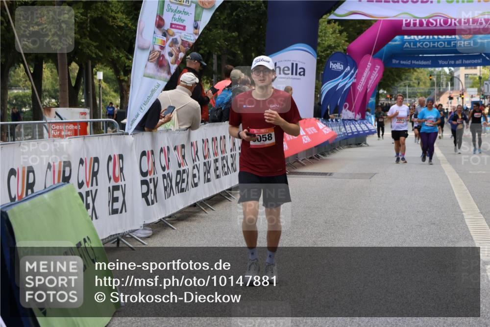06.09.2026 - CURREX Alsterlauf Strokosch-Dieckow http://msf.ph/oto/10147881 06.09.2026 10:26:39 Ziel 2282, 2283, 3784, 5058 meine-sportfotos.de