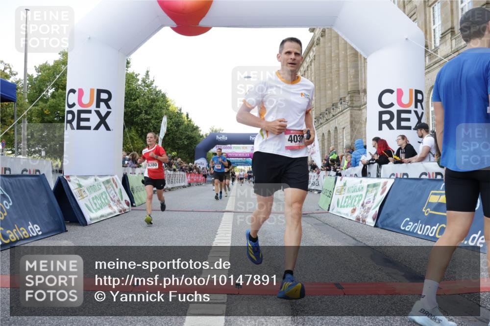 06.09.2026 - CURREX Alsterlauf Yannick Fuchs http://msf.ph/oto/10147891 06.09.2026 09:49:09 Ziel 3533, 3880, 3898, 4037, 4785, 5034, 5068, 5251, 5378, 5448, 5924, 6041, 6236, 6380, 8106 meine-sportfotos.de