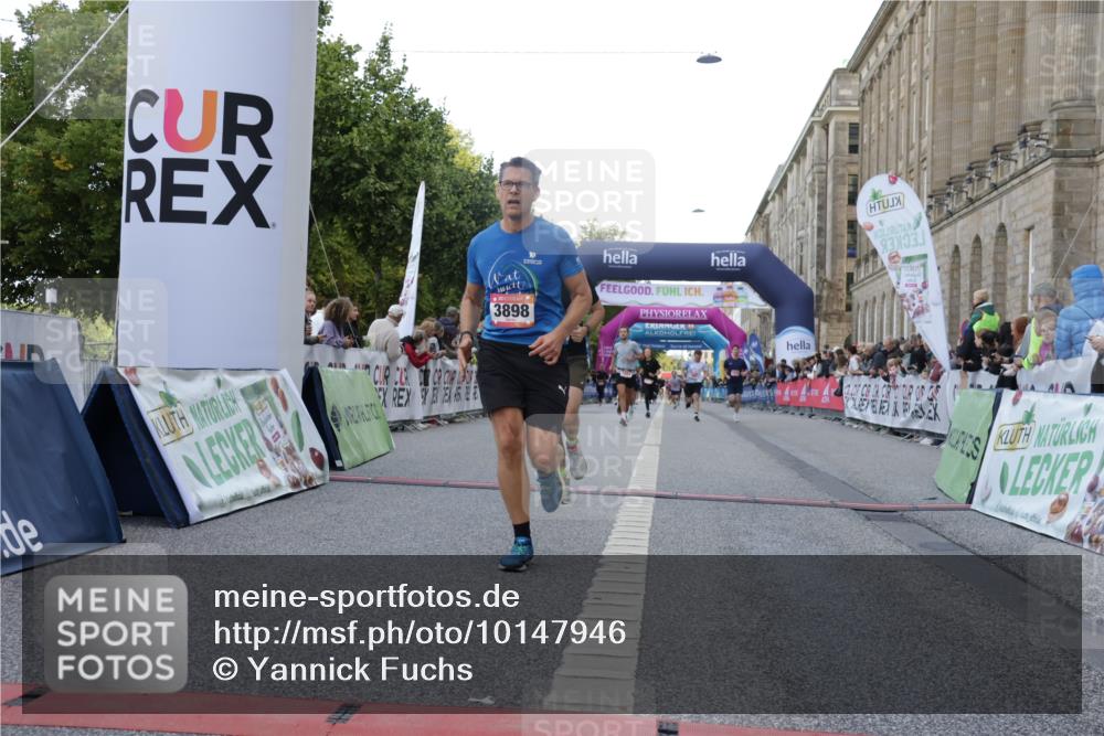 06.09.2026 - CURREX Alsterlauf Yannick Fuchs http://msf.ph/oto/10147946 06.09.2026 09:49:11 Ziel 2009, 3533, 3880, 3898, 4037, 4249, 5068, 5251, 5378, 5448, 5667, 5924, 6380, 6415, 8106 meine-sportfotos.de