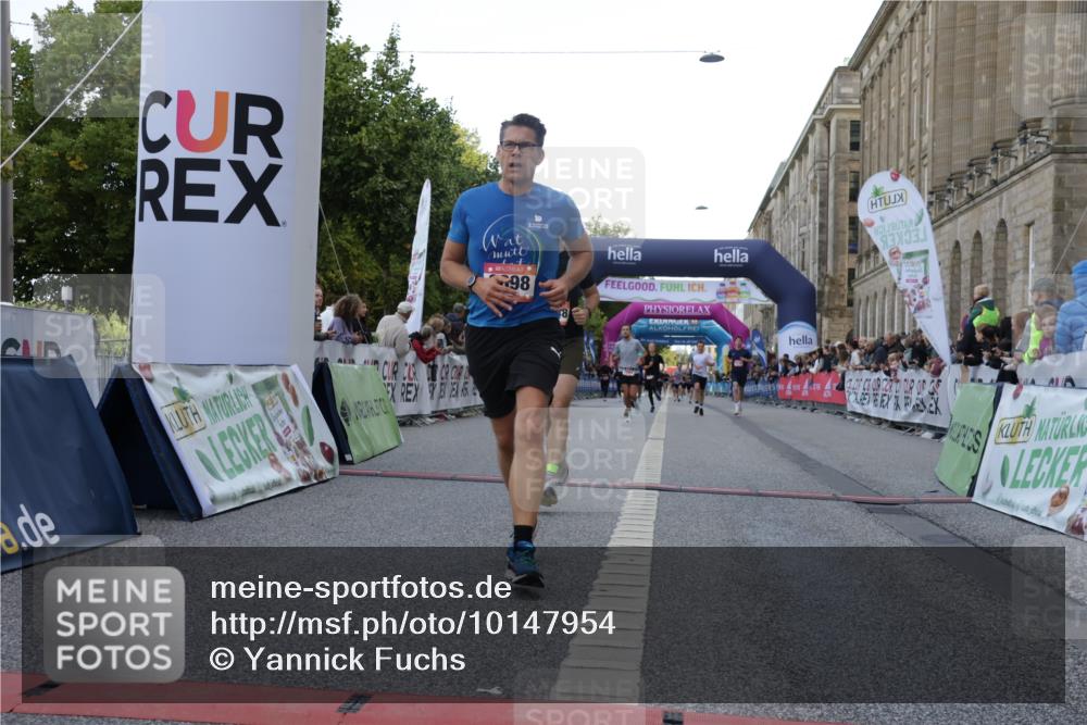 06.09.2026 - CURREX Alsterlauf Yannick Fuchs http://msf.ph/oto/10147954 06.09.2026 09:49:11 Ziel 2009, 3533, 3880, 3898, 4037, 4249, 5068, 5251, 5378, 5448, 5667, 5924, 6380, 6415, 8106 meine-sportfotos.de