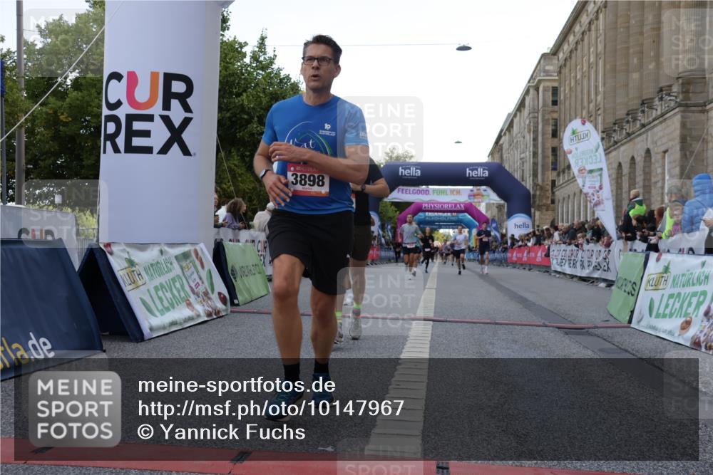 06.09.2026 - CURREX Alsterlauf Yannick Fuchs http://msf.ph/oto/10147967 06.09.2026 09:49:12 Ziel 2009, 2216, 3880, 3898, 4037, 4249, 5068, 5251, 5448, 5667, 5924, 6173, 6380, 6415, 8106 meine-sportfotos.de