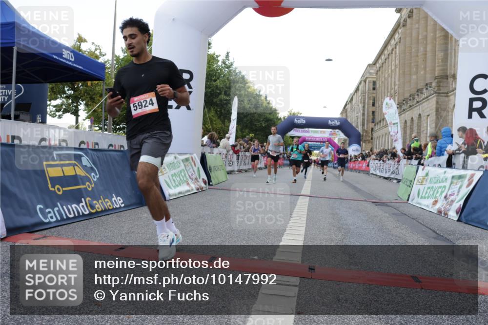 06.09.2026 - CURREX Alsterlauf Yannick Fuchs http://msf.ph/oto/10147992 06.09.2026 09:49:14 Ziel 2009, 2216, 3845, 3880, 3898, 4037, 4249, 5251, 5448, 5667, 5924, 6173, 6380, 6415 meine-sportfotos.de