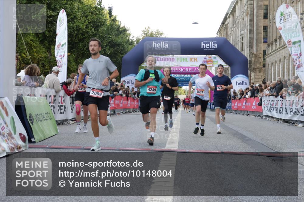 06.09.2026 - CURREX Alsterlauf Yannick Fuchs http://msf.ph/oto/10148004 06.09.2026 09:49:15 Ziel 2009, 2216, 3845, 3898, 4249, 5331, 5448, 5667, 5924, 6173, 6380, 6415, 8065 meine-sportfotos.de