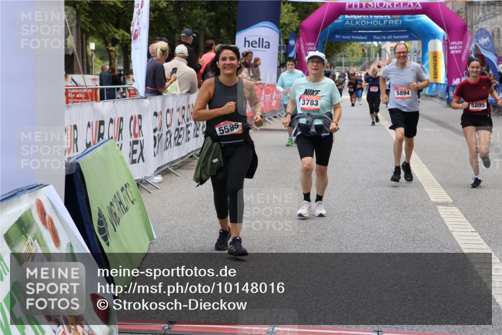 06.09.2026 - CURREX Alsterlauf Strokosch-Dieckow http://msf.ph/oto/10148016 06.09.2026 10:27:17 Ziel 2052, 3783, 5894, 5895 meine-sportfotos.de