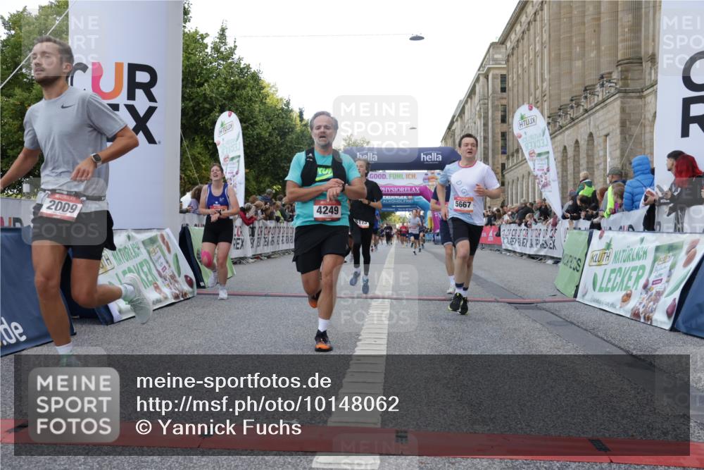 06.09.2026 - CURREX Alsterlauf Yannick Fuchs http://msf.ph/oto/10148062 06.09.2026 09:49:16 Ziel 2009, 2216, 3383, 3845, 3898, 4249, 5331, 5448, 5667, 5924, 6173, 6380, 6415, 8065 meine-sportfotos.de