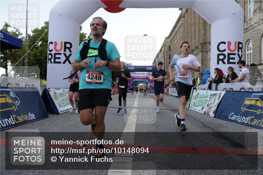 06.09.2026 - CURREX Alsterlauf Yannick Fuchs http://msf.ph/oto/10148094 06.09.2026 09:49:17 Ziel 1045, 2009, 2216, 3383, 3845, 3898, 3940, 4249, 5331, 5448, 5667, 5784, 5924, 6173, 6415, 8065 meine-sportfotos.de