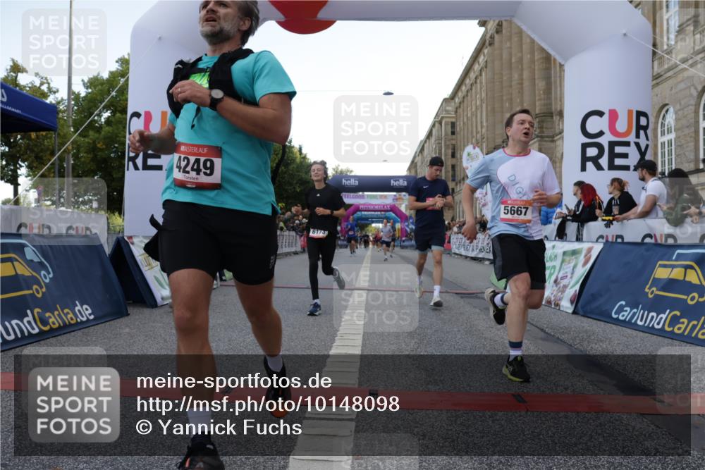 06.09.2026 - CURREX Alsterlauf Yannick Fuchs http://msf.ph/oto/10148098 06.09.2026 09:49:17 Ziel 1045, 2009, 2216, 3383, 3845, 3898, 3940, 4249, 5331, 5448, 5667, 5784, 5924, 6173, 6415, 8065 meine-sportfotos.de