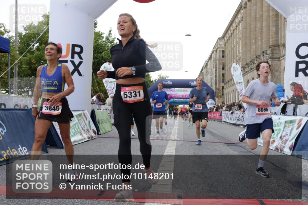 06.09.2026 - CURREX Alsterlauf Yannick Fuchs http://msf.ph/oto/10148201 06.09.2026 09:49:21 Ziel 1045, 2009, 2216, 3383, 3845, 3940, 4249, 4722, 4999, 5331, 5667, 5784, 6173, 6415, 8065 meine-sportfotos.de