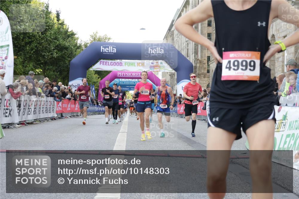 06.09.2026 - CURREX Alsterlauf Yannick Fuchs http://msf.ph/oto/10148303 06.09.2026 09:49:25 Ziel 1045, 2812, 3246, 3383, 3845, 3940, 4722, 4999, 5331, 5605, 5760, 5784, 6105, 6123, 6181, 6240, 8065 meine-sportfotos.de