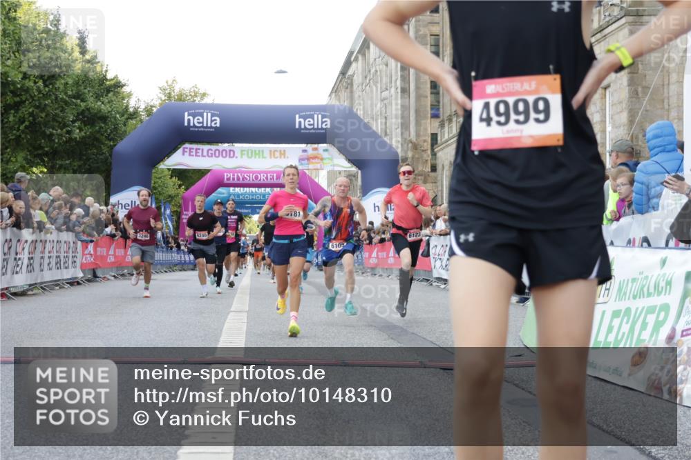 06.09.2026 - CURREX Alsterlauf Yannick Fuchs http://msf.ph/oto/10148310 06.09.2026 09:49:25 Ziel 1045, 2812, 3246, 3383, 3845, 3940, 4722, 4999, 5331, 5605, 5760, 5784, 6105, 6123, 6181, 6240, 8065 meine-sportfotos.de