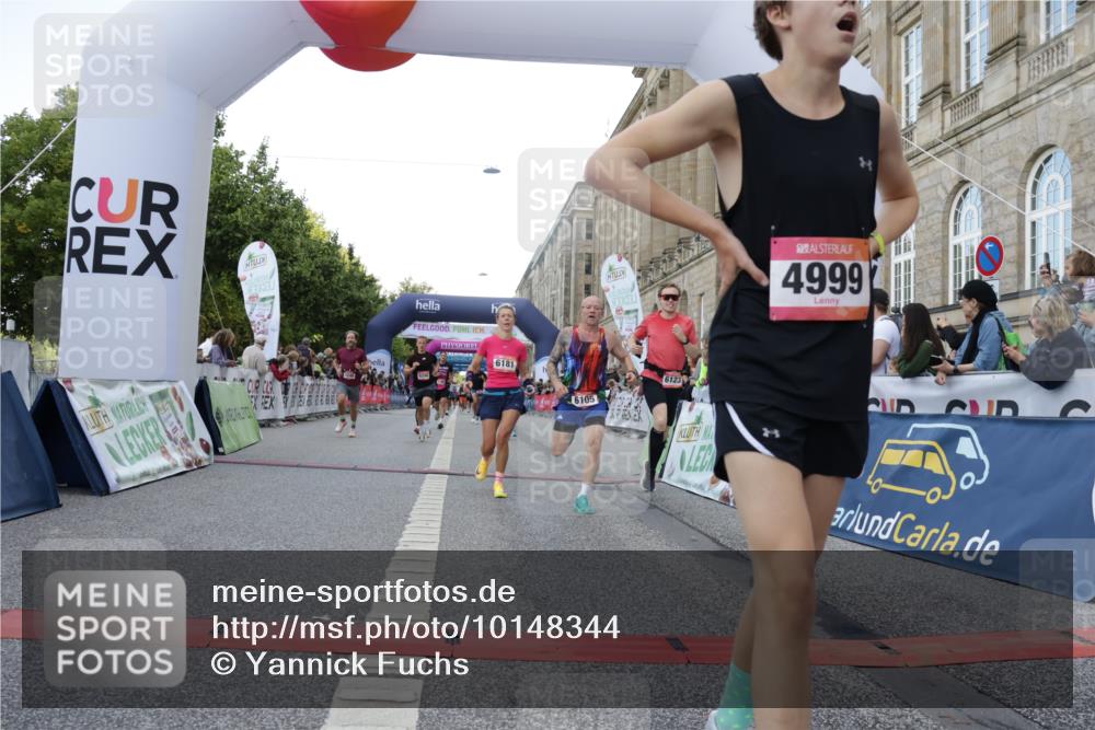 06.09.2026 - CURREX Alsterlauf Yannick Fuchs http://msf.ph/oto/10148344 06.09.2026 09:49:27 Ziel 1045, 2112, 2812, 3033, 3246, 3383, 3940, 4722, 4999, 5331, 5605, 5760, 5784, 6105, 6123, 6181, 6240, 8065 meine-sportfotos.de