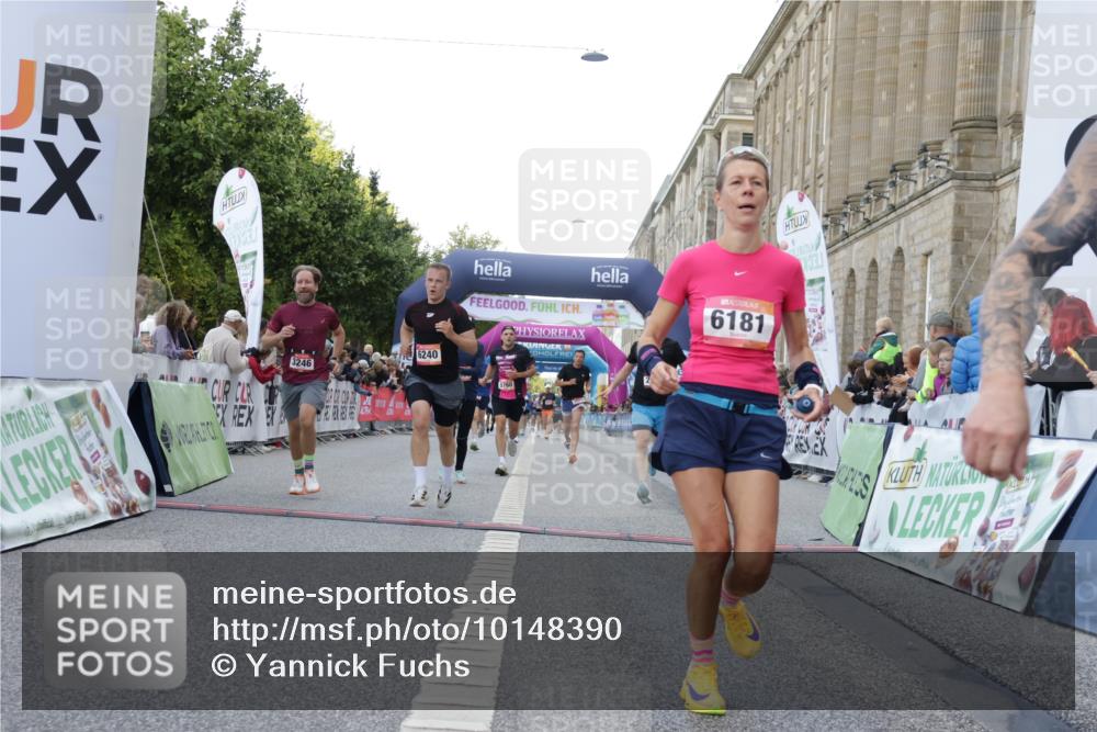 06.09.2026 - CURREX Alsterlauf Yannick Fuchs http://msf.ph/oto/10148390 06.09.2026 09:49:28 Ziel 1045, 2112, 2812, 3033, 3246, 3383, 3940, 4722, 4999, 5605, 5760, 5784, 6105, 6123, 6181, 6240 meine-sportfotos.de